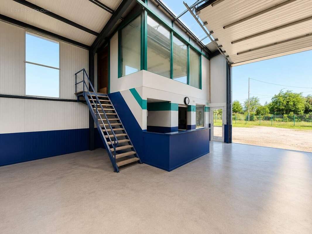 Commerce 360 m² à Arraincourt  - photo 5