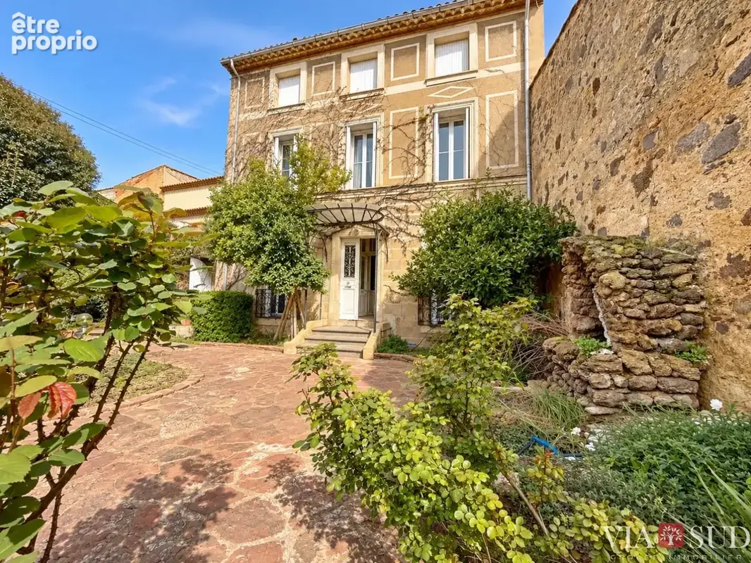 Au cur du village  Maison de maître vigneronne, cave de vinification et maison d'amis - photo 3