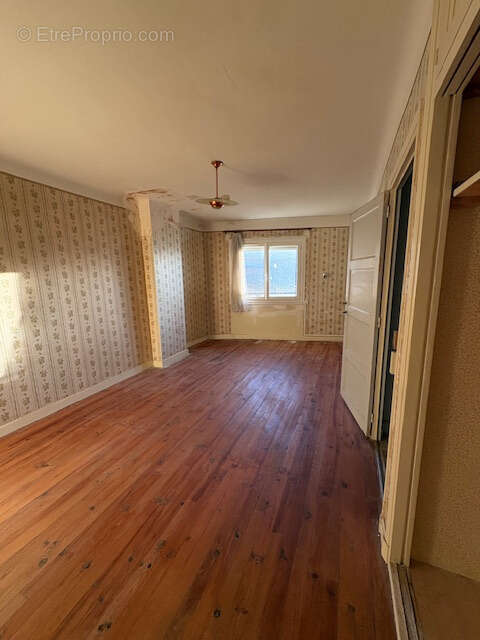 Maison à VIC-LE-COMTE