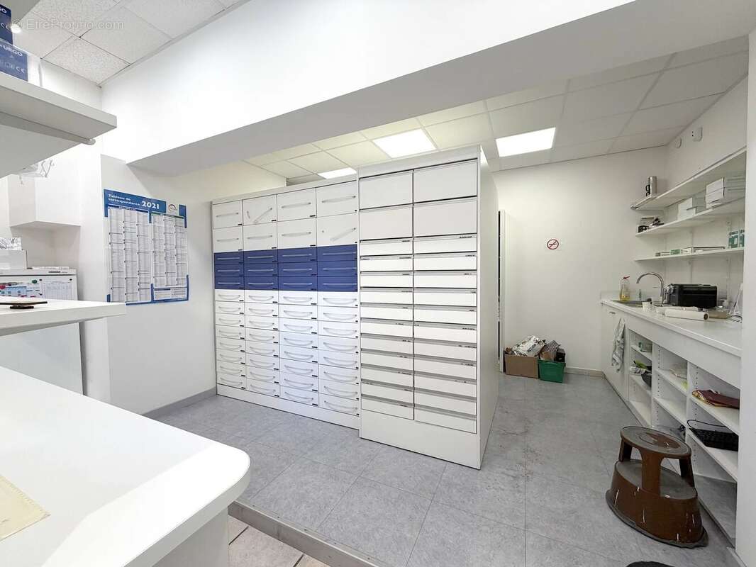 Commerce à SAINT-JULIEN-MONT-DENIS