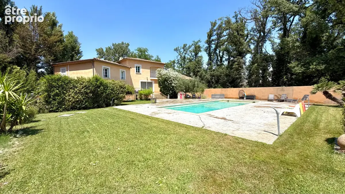 Villa traditionnelle avec piscine sur 2300 m² de jardin clos et arboré. - photo 18