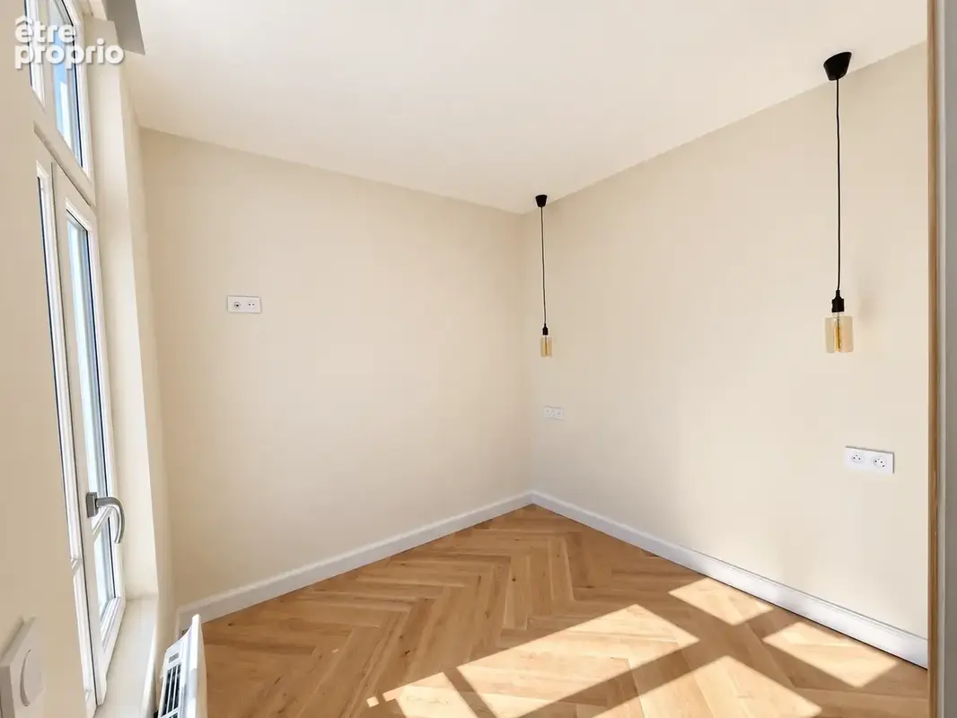 Appartement 2 pieces de charme entierement renové 27m2 + cave + parking - photo 5