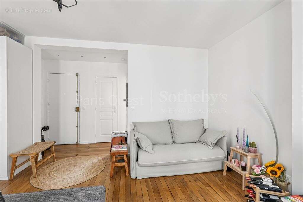 Appartement à PARIS-16E