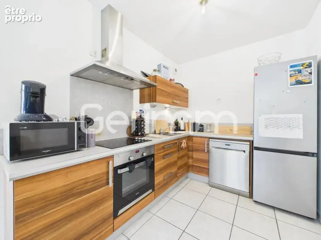 Vente - Appartement - 2 pièces + cuisine - 49 m² - 230 000 € - - photo 3