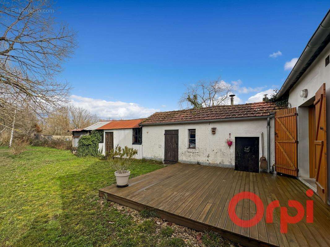 Maison à LA GUERCHE-SUR-L'AUBOIS