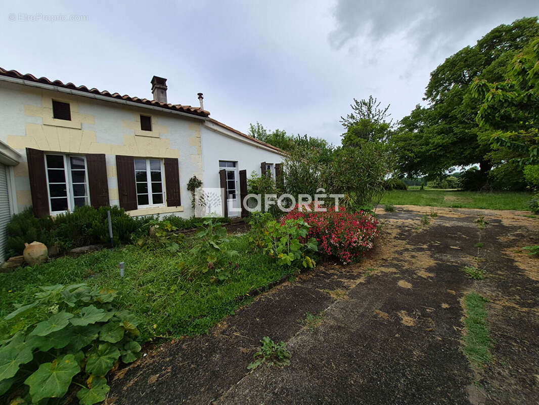 Maison à JONZAC
