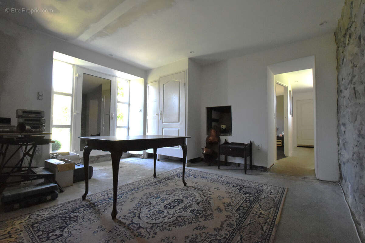 Maison à SAINT-SANTIN-CANTALES