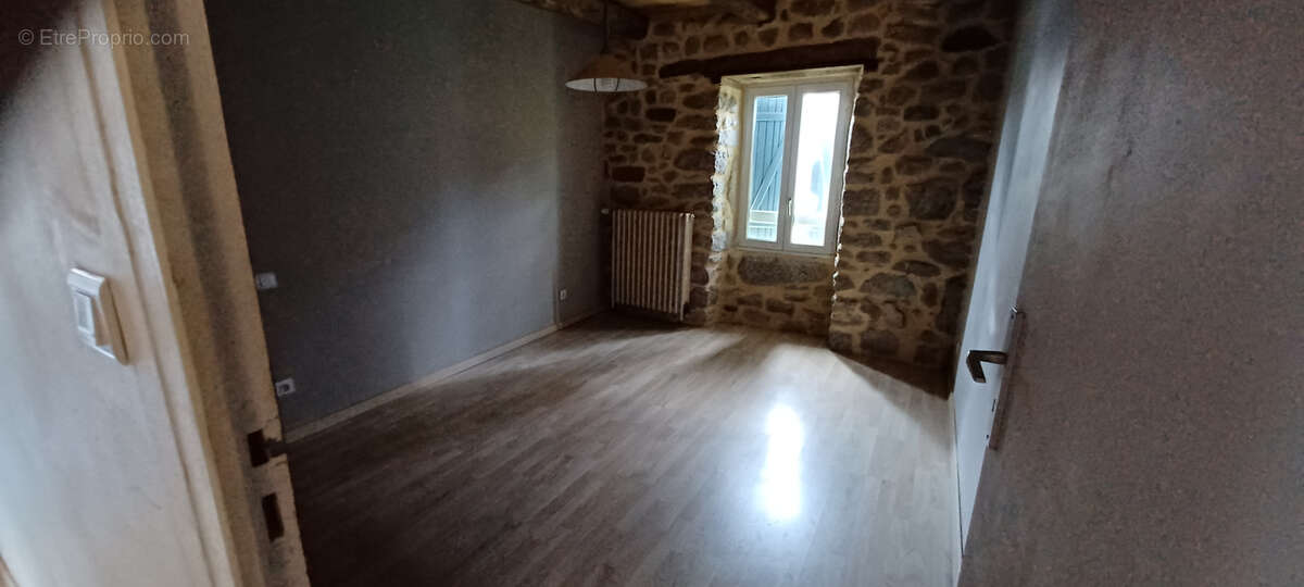 Maison à ENTRAYGUES-SUR-TRUYERE