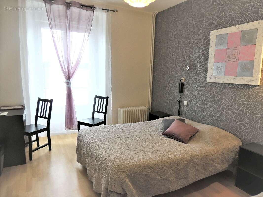 Commerce à AMBRIERES-LES-VALLEES