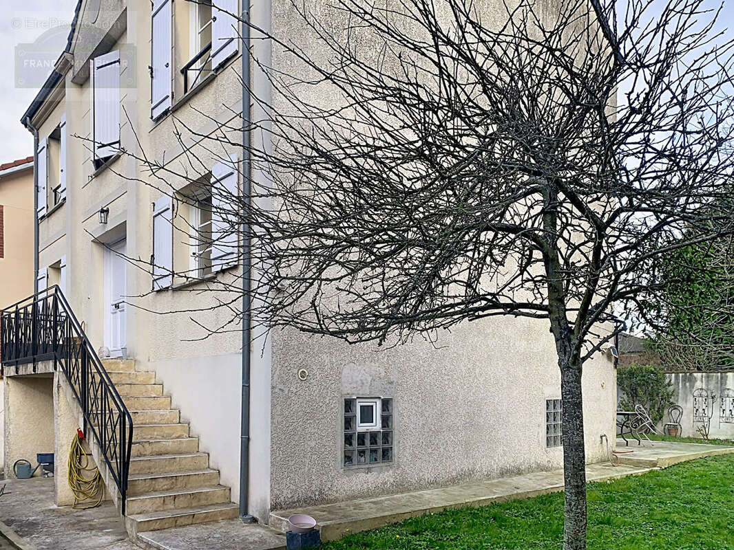 Maison à SAINT-MAUR-DES-FOSSES