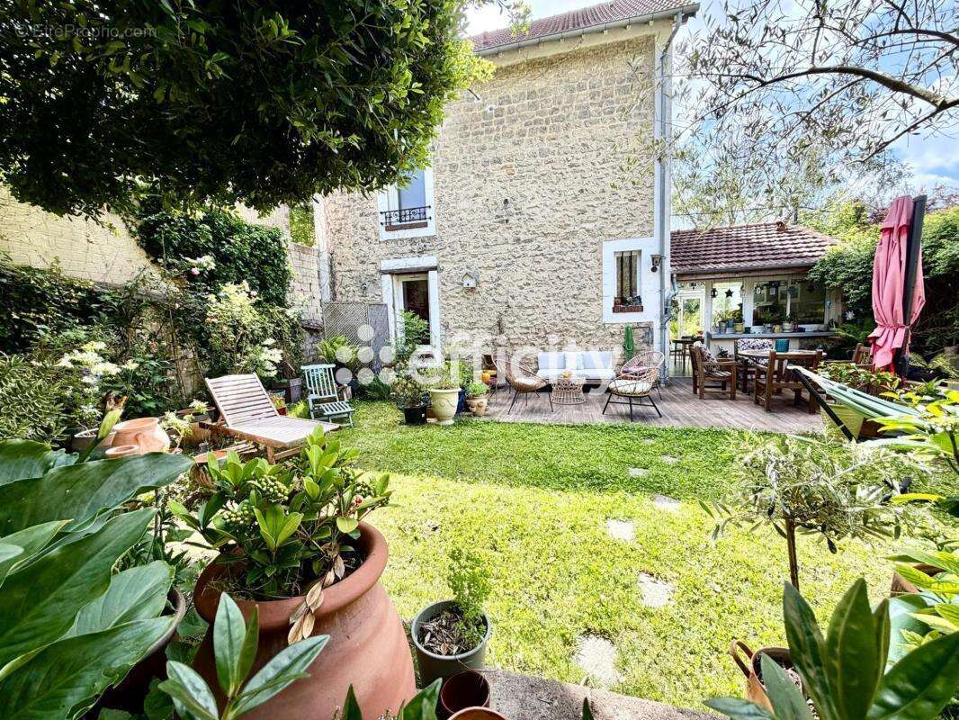 Maison à JUZIERS