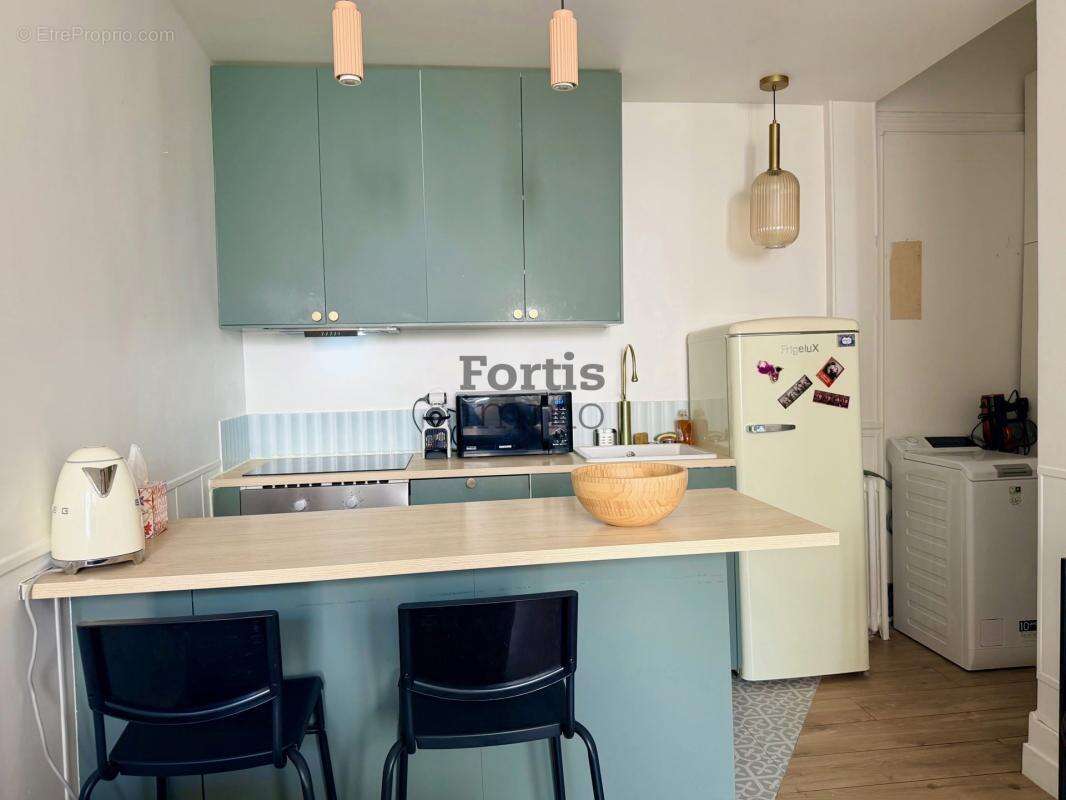 Appartement à PARIS-1E