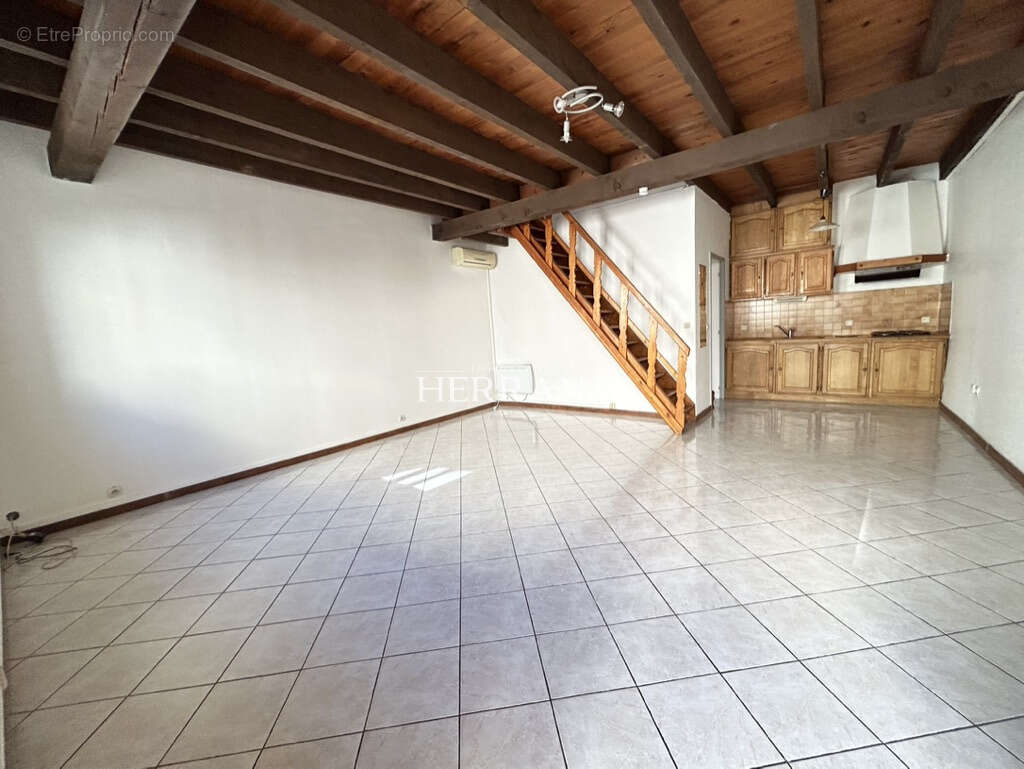 Maison à COUTRAS