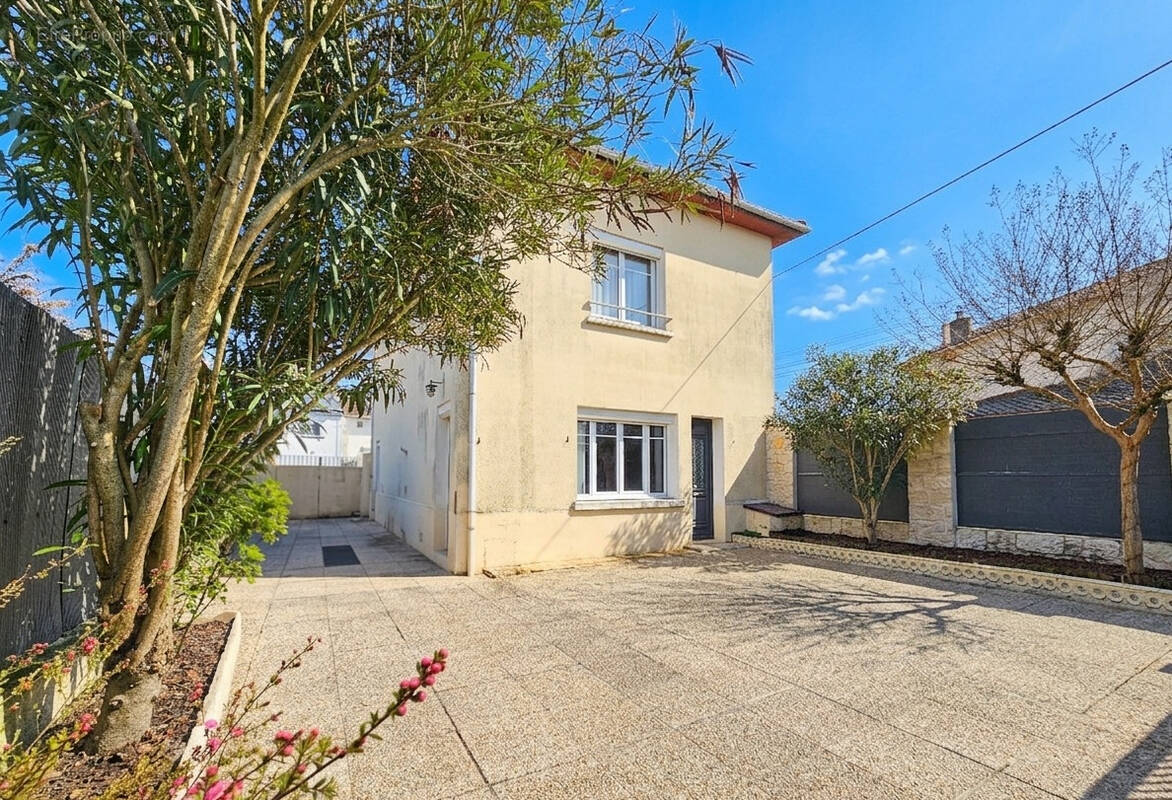 Maison à LA COURONNE