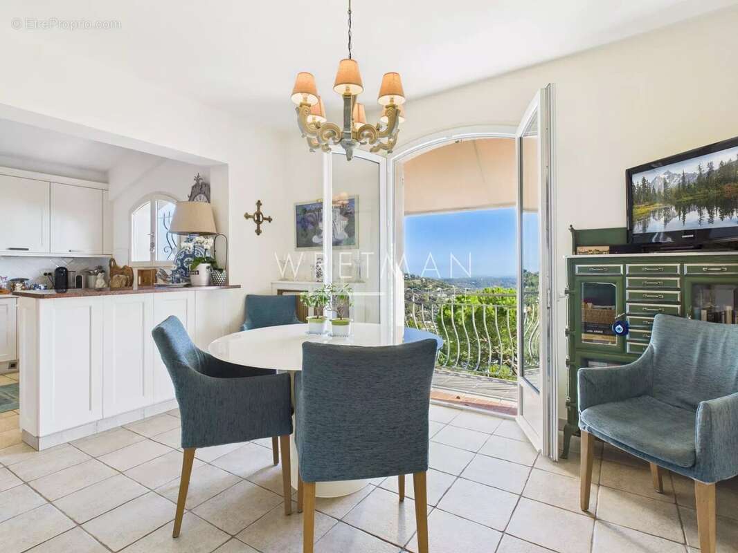Maison à CHATEAUNEUF-GRASSE