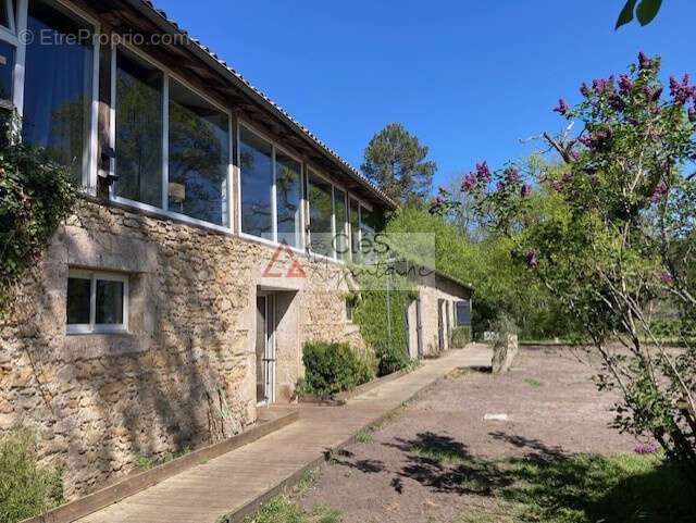 Maison à LEOGEATS