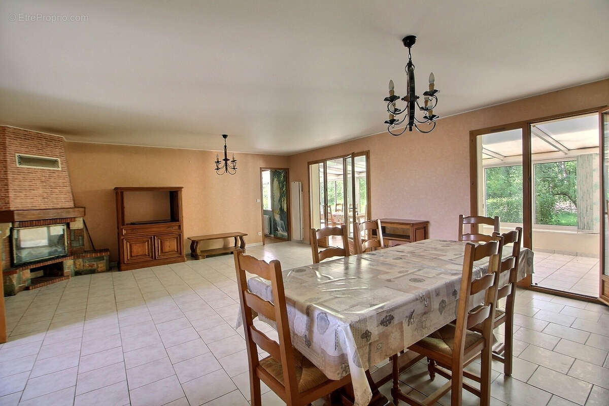 Maison à CHESSY-LES-PRES