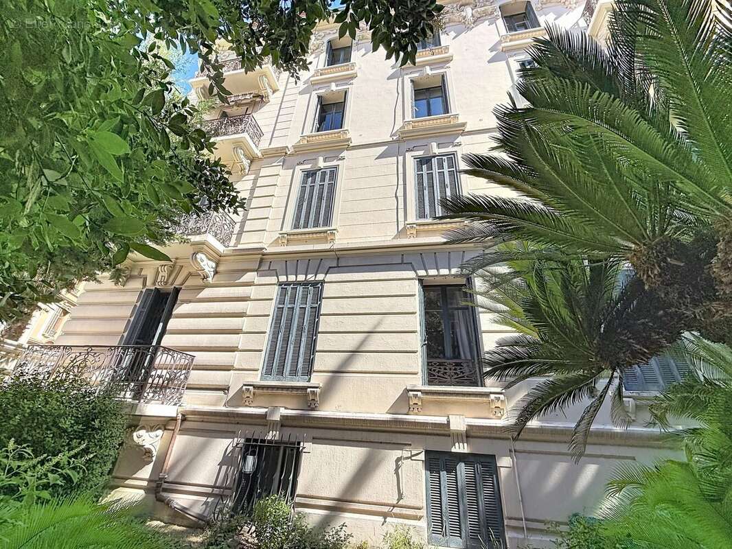 Cannes 300 m. palais : bourgeois a renover + jardin - photo 5