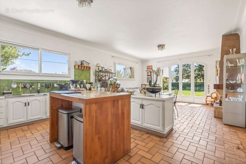 Maison à CHATEAUNEUF-LES-MARTIGUES