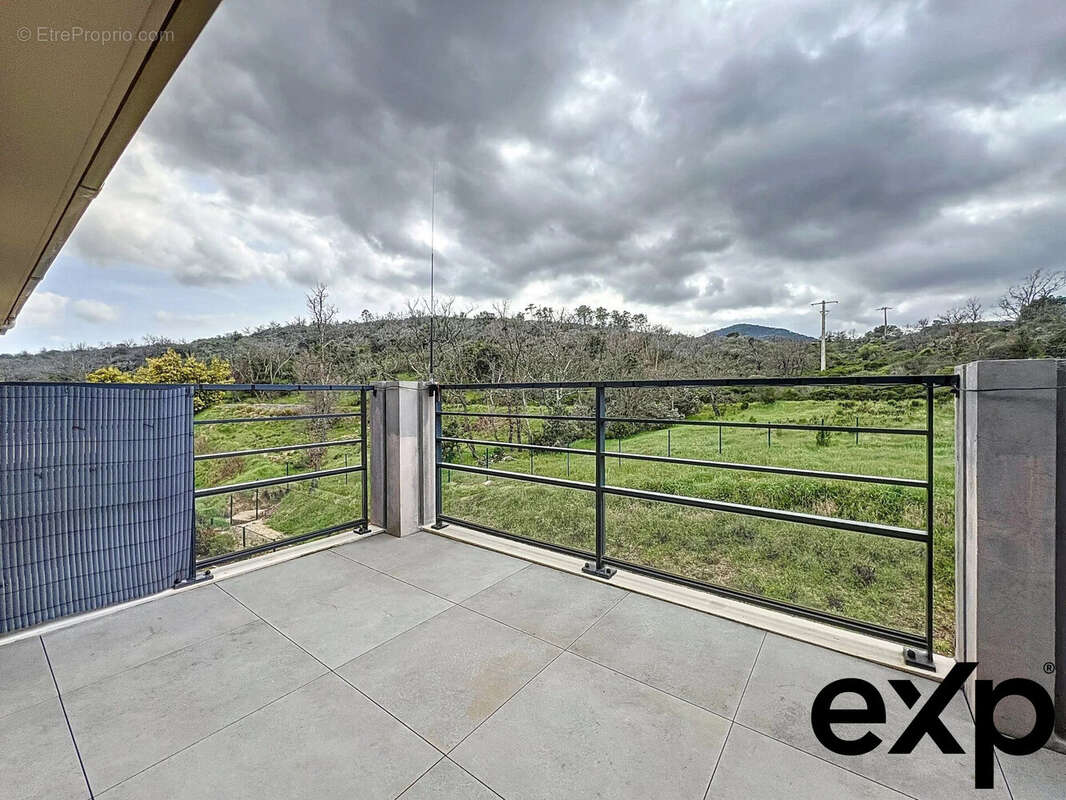 Appartement à ROQUEBRUNE-SUR-ARGENS