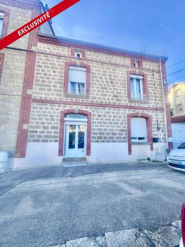 Maison à LE CHAMBON-FEUGEROLLES