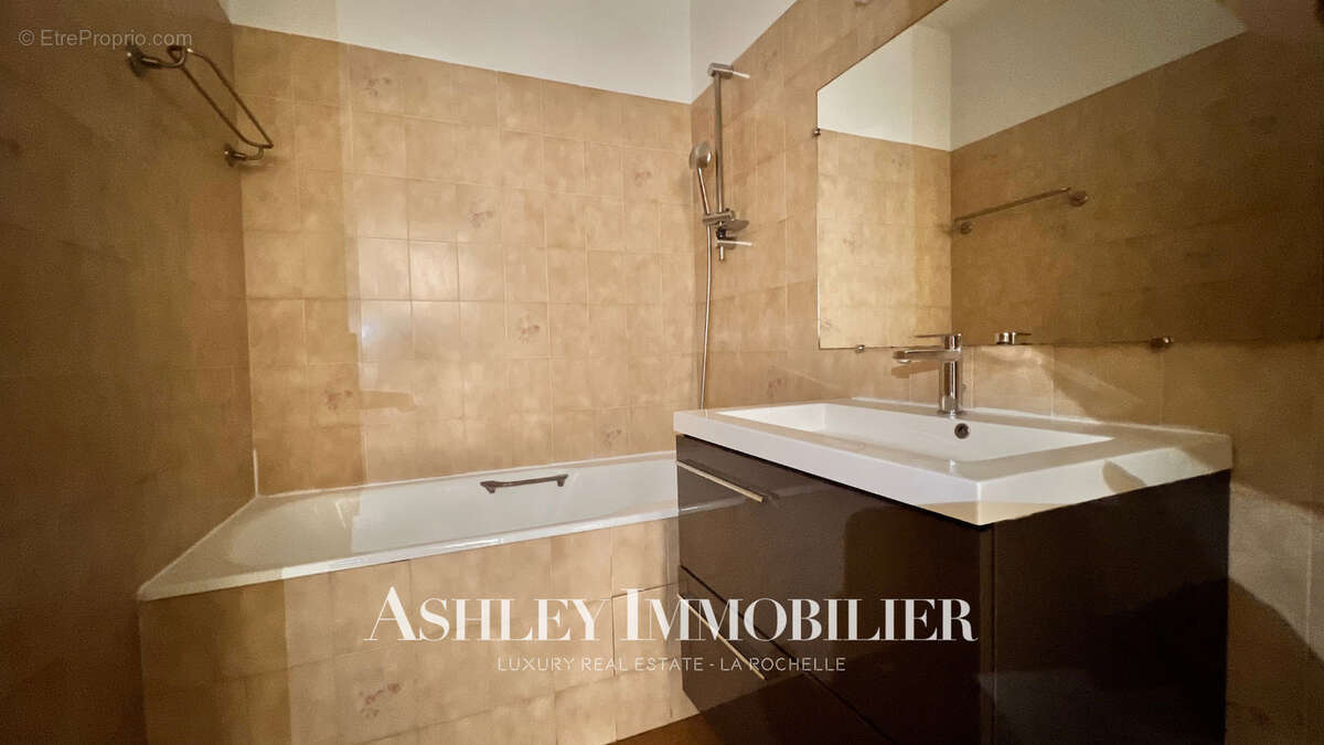 À vendre -  appartement type 2 - la rochelle quartier la genette - proche mer - photo 7