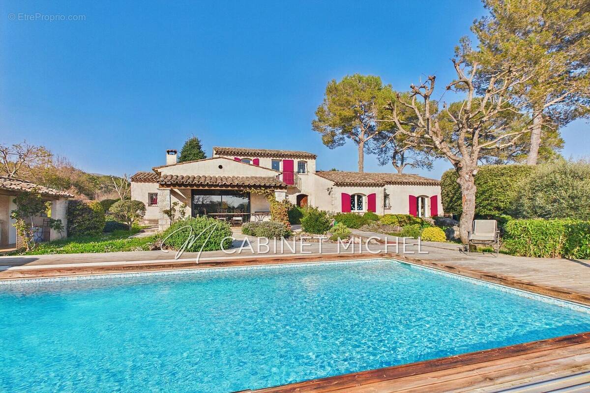 Maison à ROQUEFORT-LES-PINS