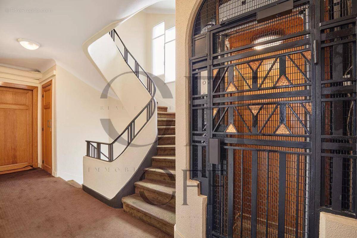 Appartement à PARIS-7E