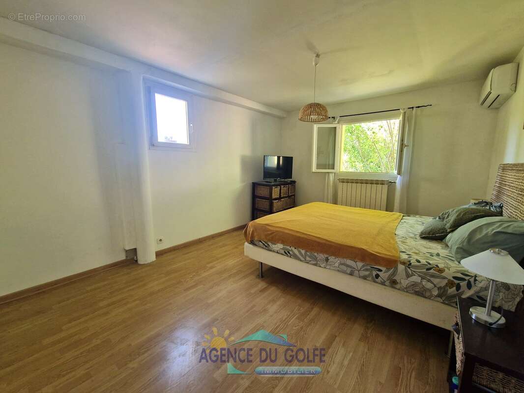 Maison à CEYRESTE