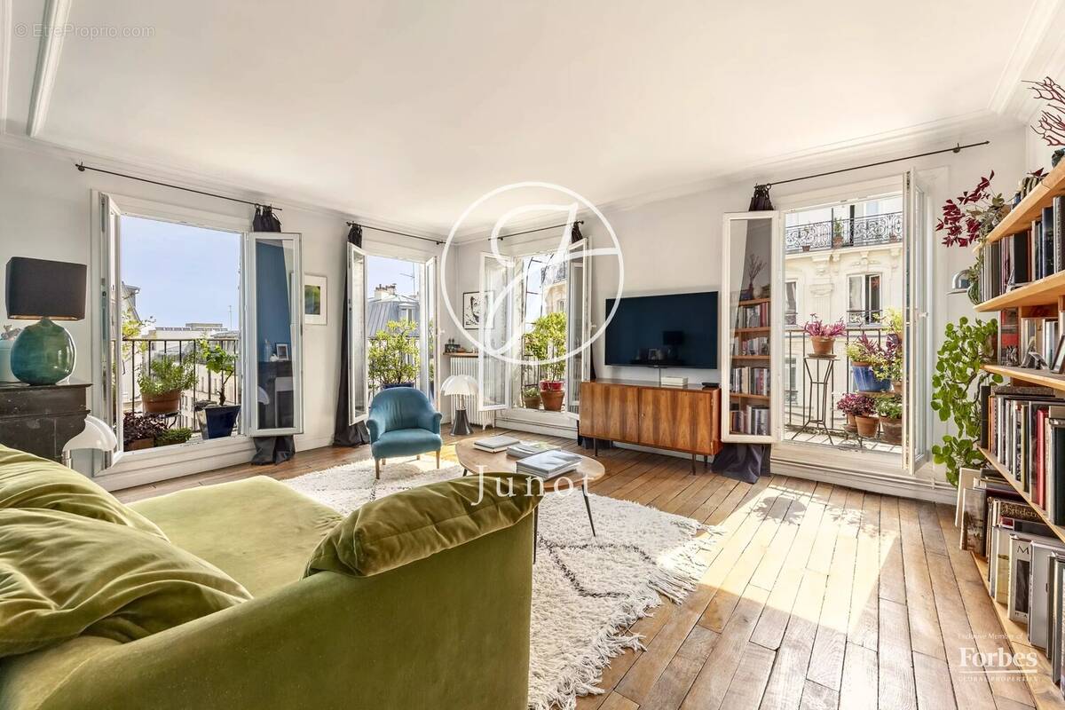 Appartement à PARIS-18E