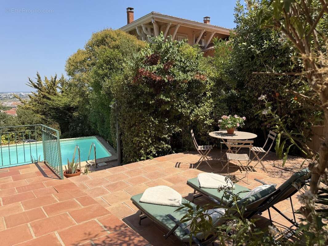 Maison de 98.56 m² sur un terrain de 673 m² avec vue panoramique et piscine. - photo 15
