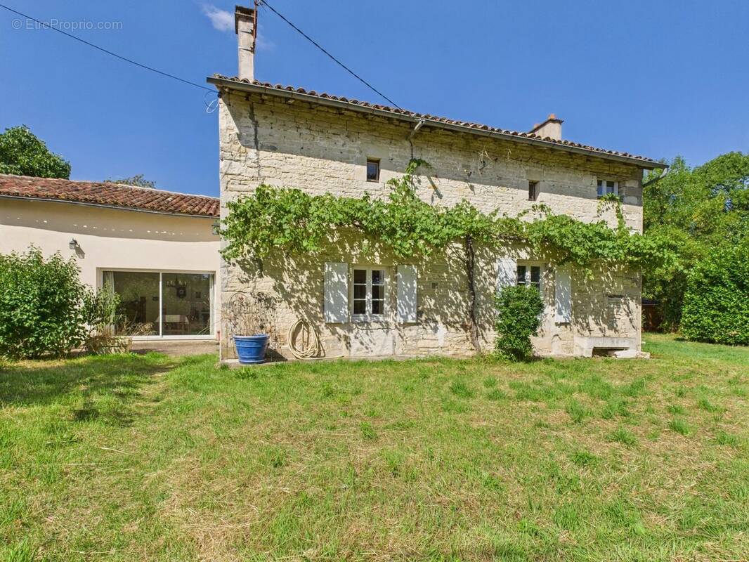 Maison à CHEF-BOUTONNE