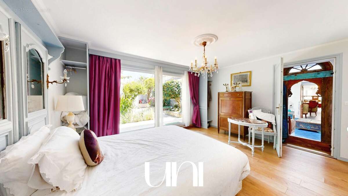 Maison 12 pièces de 365m2 sur terrain de 390m2 - THUE ET MUE - photo 8
