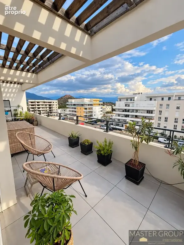 Un T3 rare au dernier étage avec terrasse de 59 m2   Ajaccio, Le Stiletto - photo 3