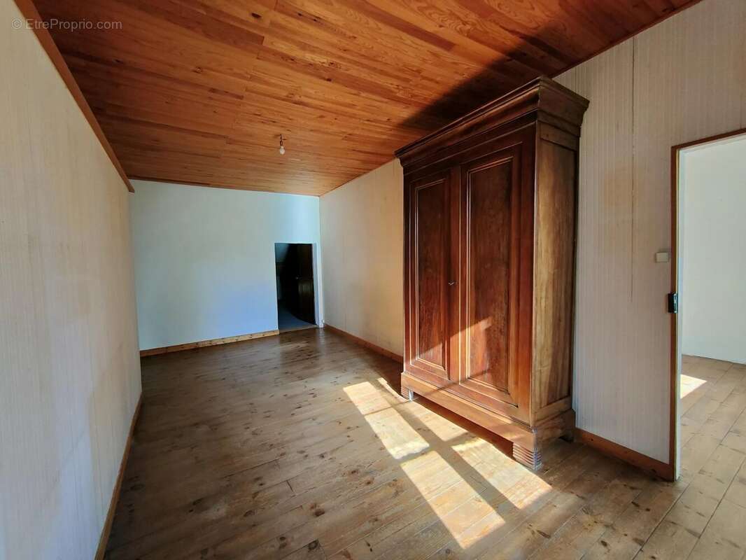 Maison à SAINT-MORILLON