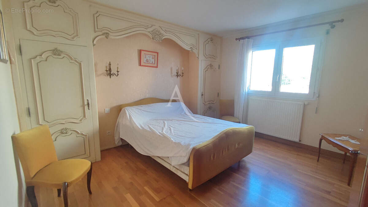 Maison plain-pied 138m² au coeur du Poiré-sur-Vie : volumes, potentiel et emplacement privilégié - photo 9