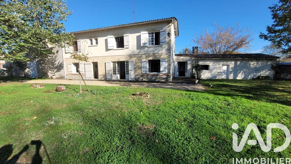 Maison 185 m² à Coutras  - photo 8