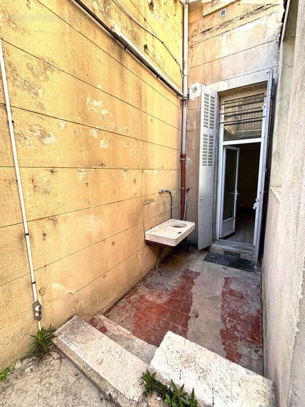 Appartement T2 + cour + dépendance - photo 5