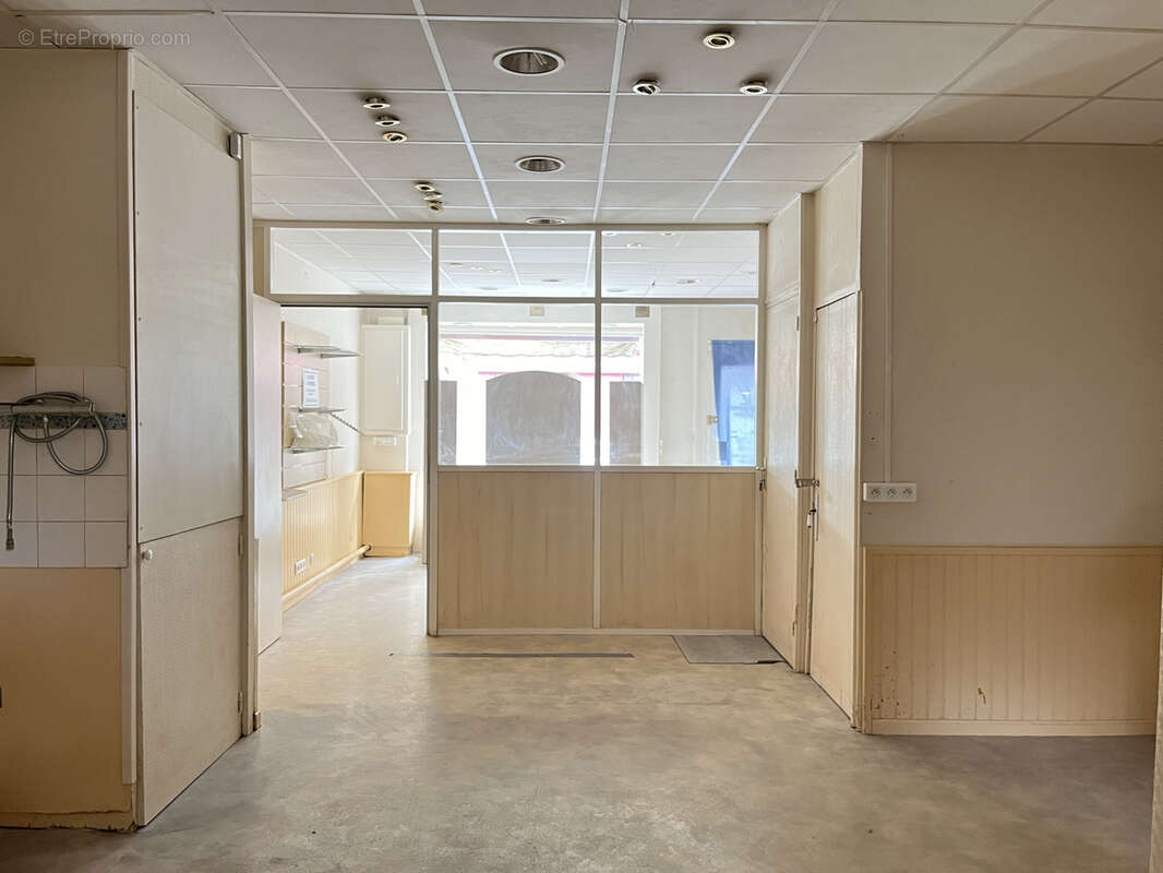 Commerce à LA FERTE-SAINT-AUBIN