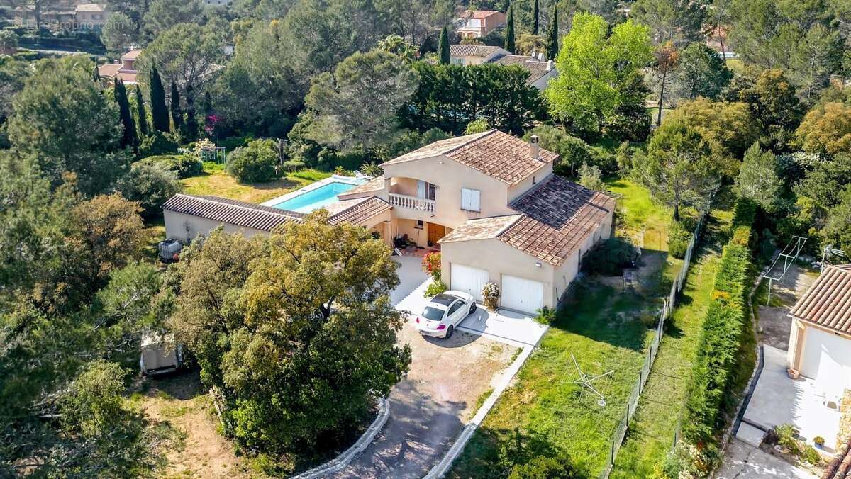 Maison à ROQUEBRUNE-SUR-ARGENS