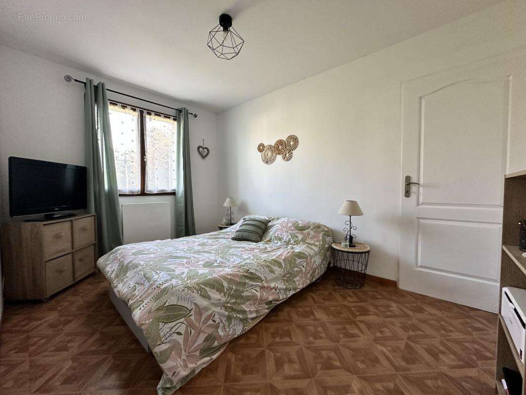 Maison à TREMBLAY-LES-VILLAGES