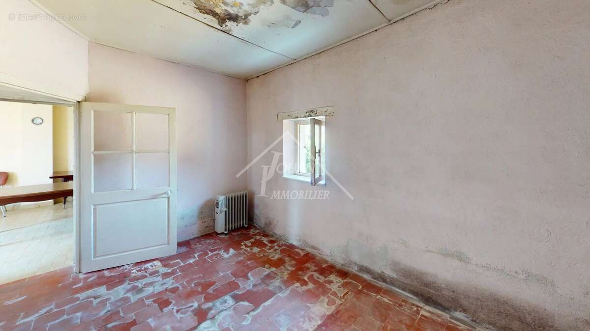 Maison a renover avec garage - photo 3