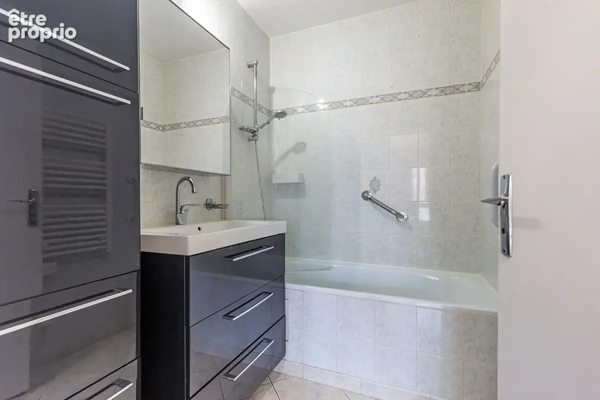 Agence immobiliere laforet - "kaki" - co-exclusivite - annecy / cran-gevrier - appartement t5 traversant de 100,91 m² - loggia - - photo 8