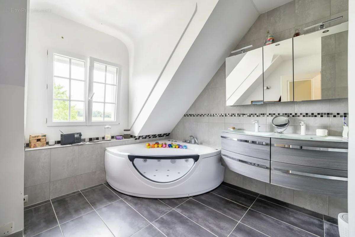 Maison de 5 pièces de 130 m² à Breux-Jouy - photo 15