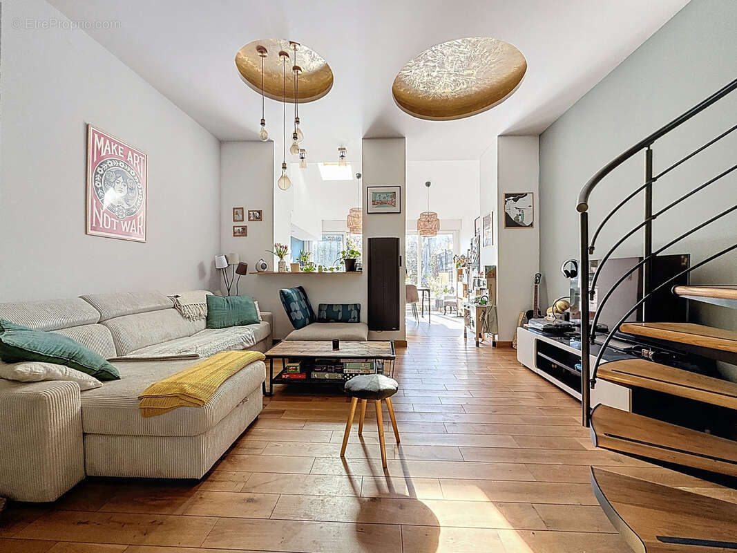 Appartement à LENTILLY