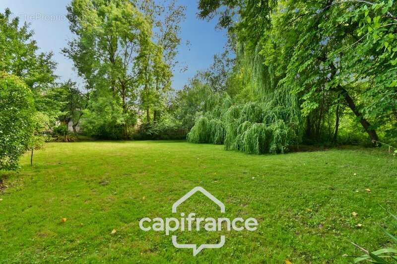 Maison charentaise à vendre 4 pièces LES EGLISES D'ARGENTEUIL (17)avec garage sur 1089m² de jardin arboré - photo 16