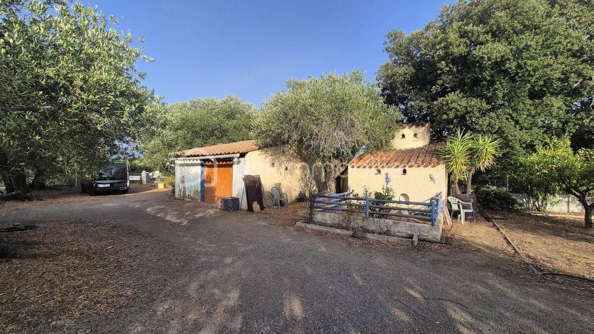 A vendre propriete mas de 170m² sur terrain de 12944m² cloture - le boulou - six chambres - climatisation reversible - garage -  - photo 17