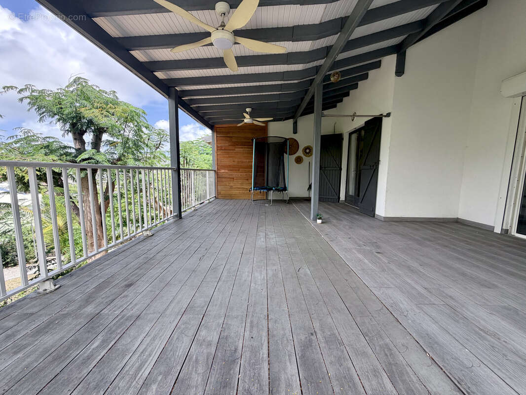 Hauteurs de la Baie Orientale — Maison T4 avec grande terrasse en résidence sécurisée - photo 3