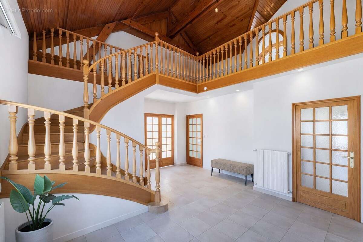 Maison à SAINT-BONNET-DE-MURE