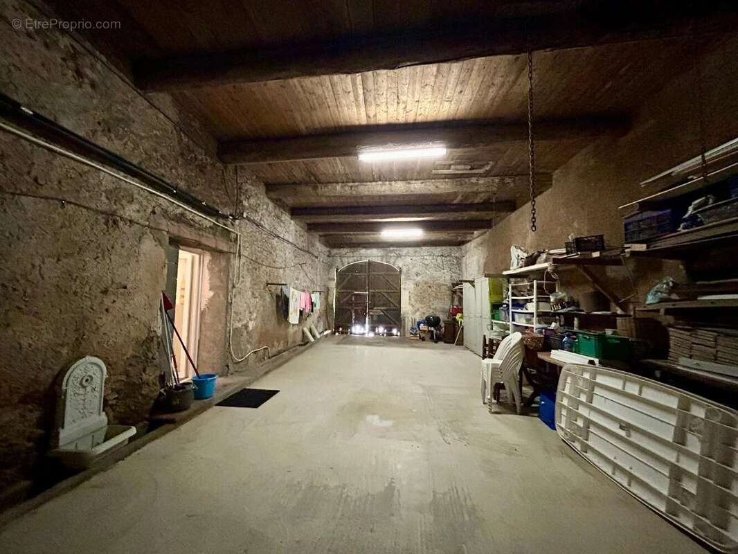 Maison à MONTOULIERS